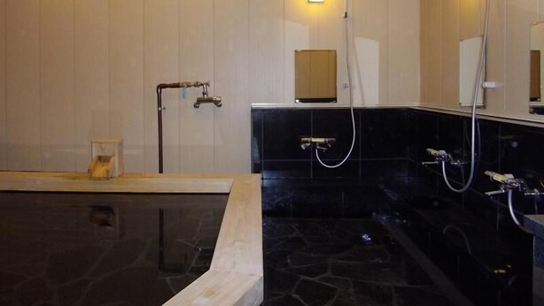 Combinazione doccia/vasca, asciugacapelli, bidet elettronico
