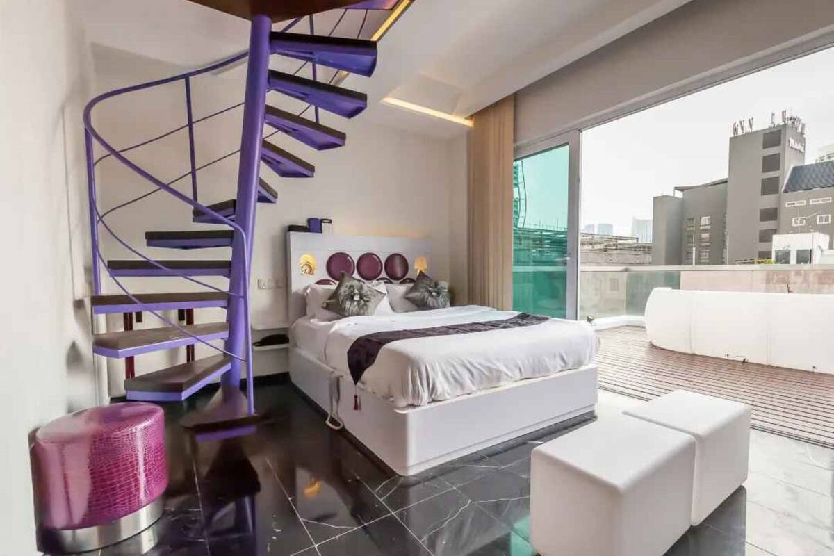 Skyloft | In-room safe, desk, iron/ironing board, WiFi (free)
