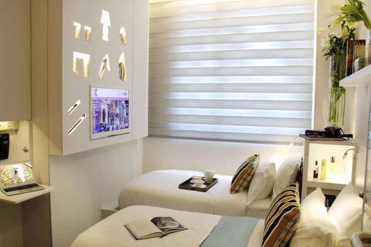 Urban Premier | In-room safe, desk, iron/ironing board, WiFi (free)