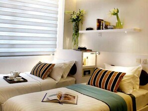 Urban Premier | In-room safe, desk, iron/ironing board, free WiFi - Lion Peak Hotel Purvis (Singapore)