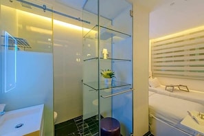 Bathroom - Lion Peak Hotel Purvis (Singapore)