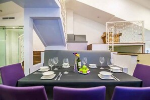 Loft (Heritage) | Makan dalam bilik