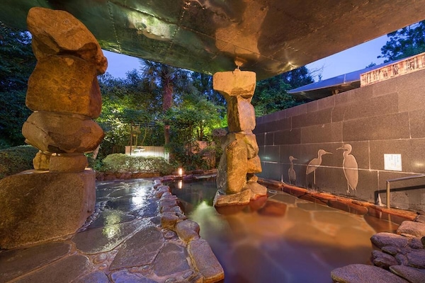 ينابيع ساخنة