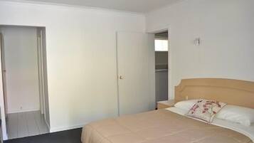 Apartamento, 1 quarto | Camas Select Comfort, escrivaninha, cortinas blackout
