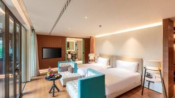 Premium bedding, free minibar, in-room safe, desk