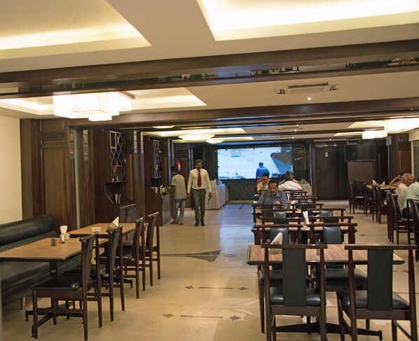 2 restaurants, breakfast, lunch, dinner served; Indian cuisine