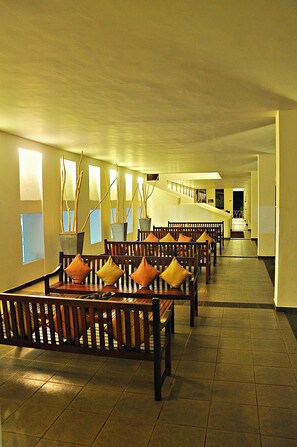 Interior entrance - The Long Beach Resort (Koggala)