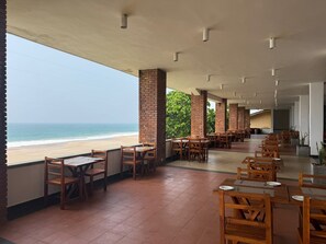 2 間餐廳；供應早餐、午餐和晚餐