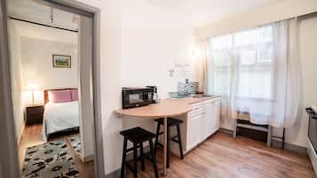 Economy Studio | Private kitchen | Oven, coffee/tea maker, eco-friendly cleaning products