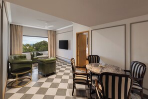 Minibar, una cassaforte in camera, insonorizzazione, ferro/asse da stiro