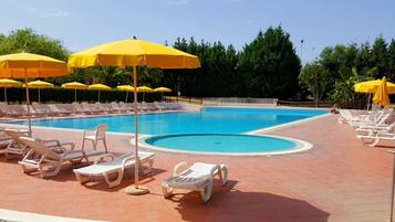 Seasonal outdoor pool, pool umbrellas, sun loungers