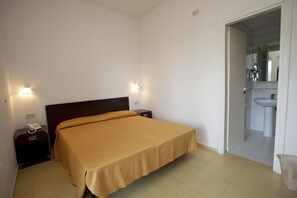 Tweepersoonskamer | Een bureau