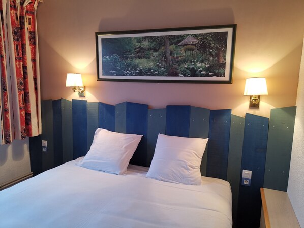 Double Room (King Bed)