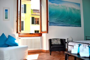 Grand-Doppelzimmer, 1 King-Bett | Daunenbettdecken, Schreibtisch, kostenloses WLAN, Bettwäsche