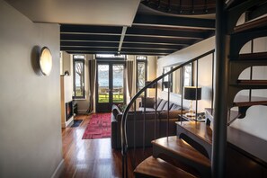 Minibar, caja de seguridad en la habitación, escritorio y wifi gratis