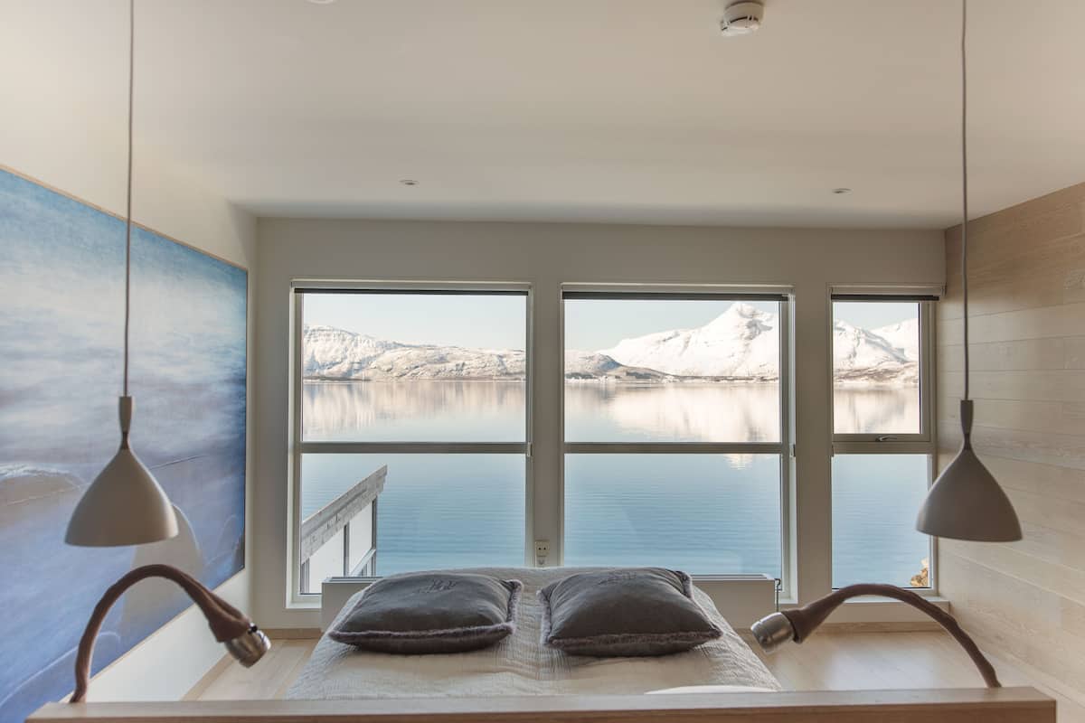 premium double room, 1 queen bed, sea view | 1 bedroom, individually decorated, individually furnished, bed sheets