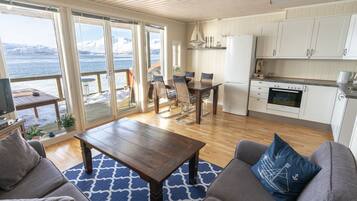 Standard Apartment, 2 Bedrooms, Sea View | Living area