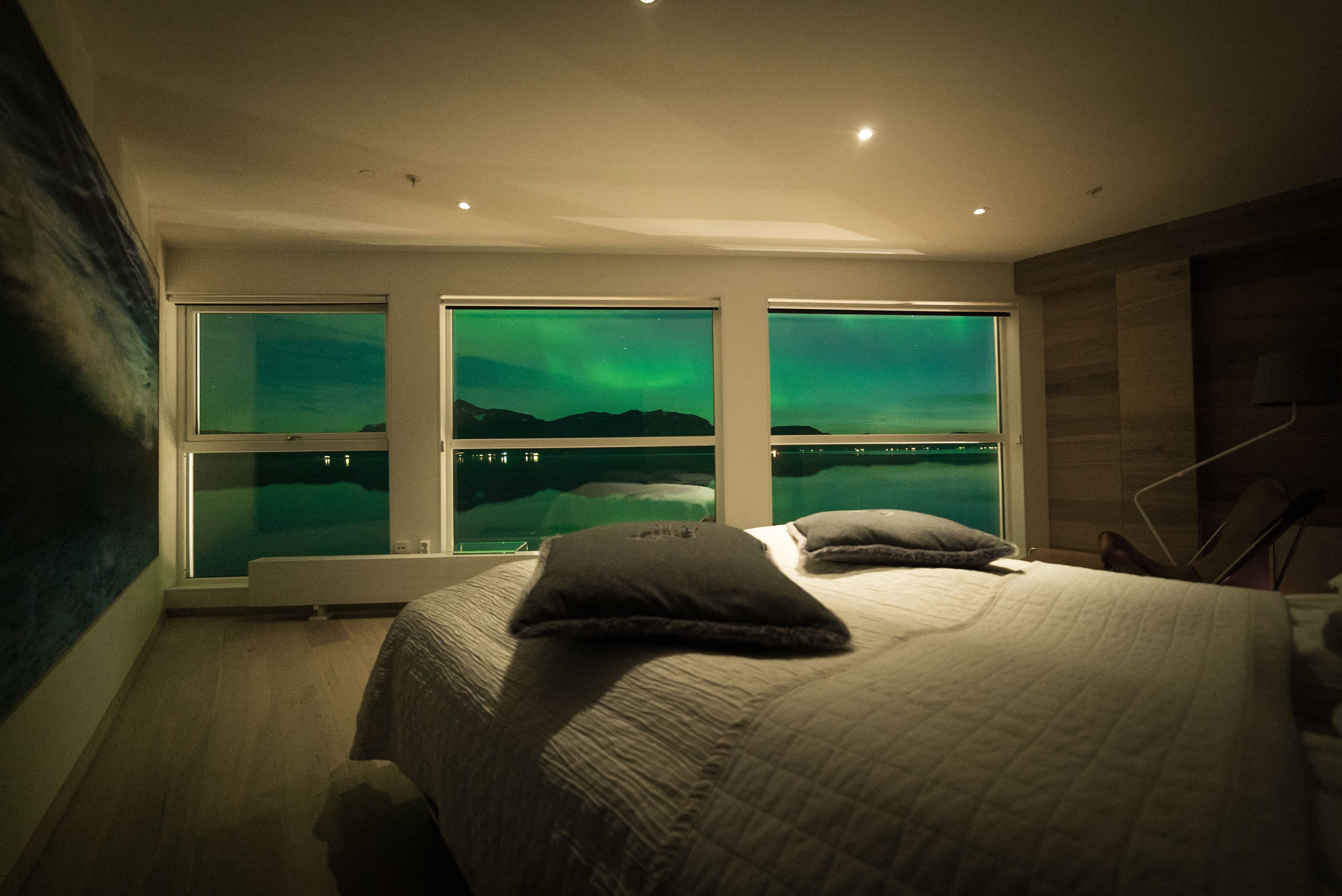 プレミアム ダブルルーム クイーンベッド 1 台 シービュー | マウンテン ビュー