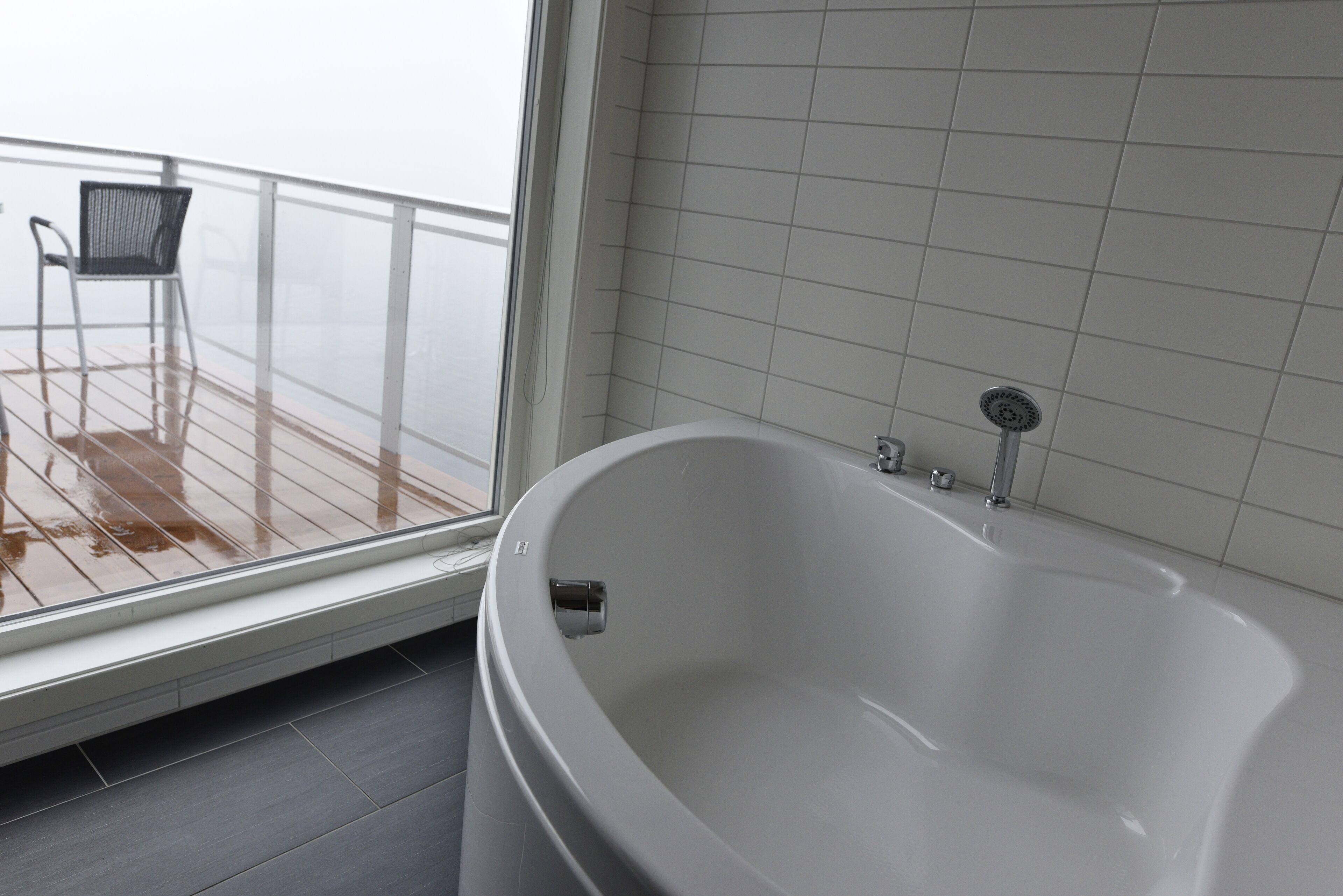 rorbu premium 3 bedrooms, sea view | bathroom | shower, free toiletries, hair dryer, towels