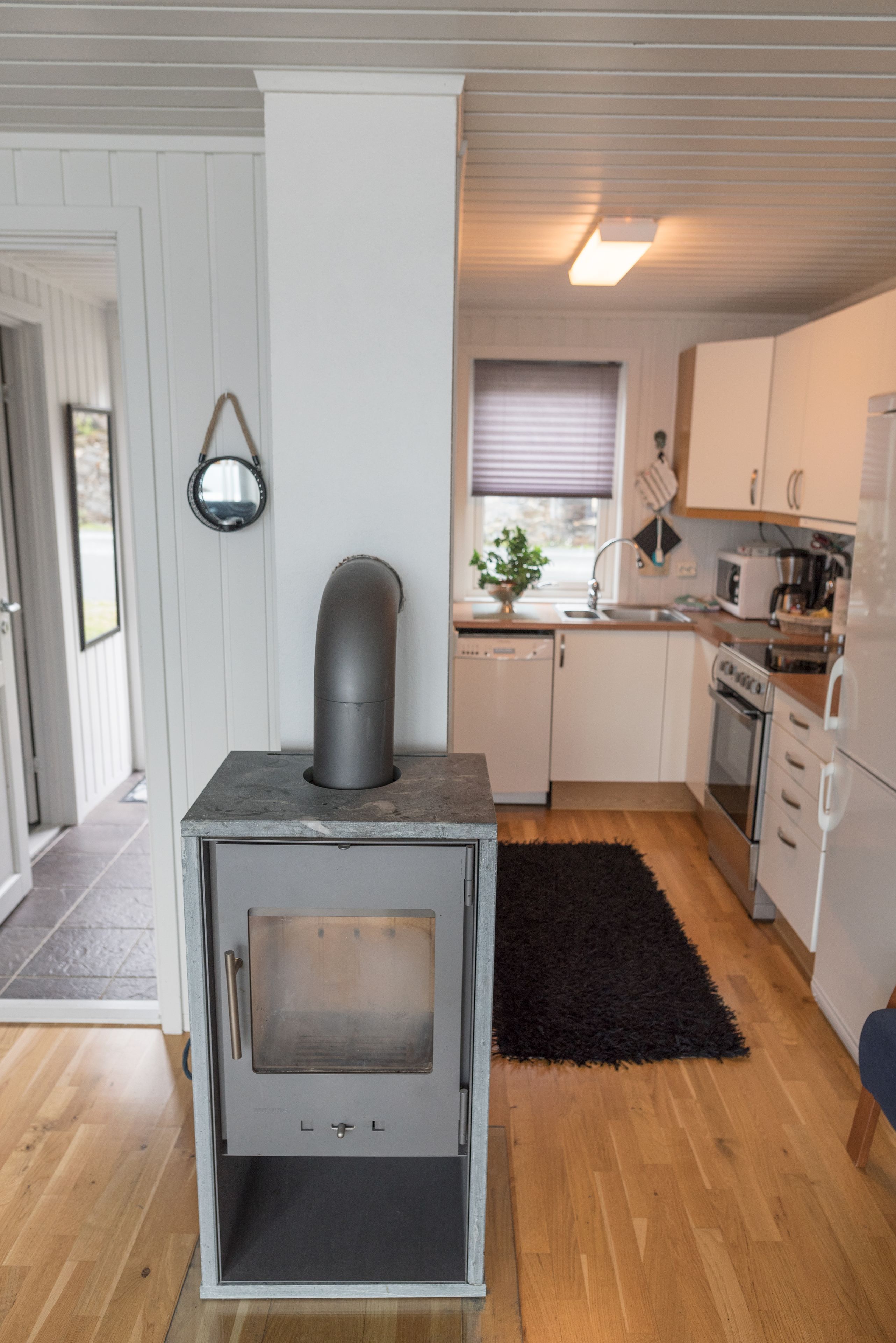 rorbu standard, 3 bedrooms, sea view | living area