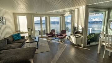 RORBU PREMIUM 3 BEDROOMS, SEA VIEW | Décoration personnalisée, ameublement personnalisé, draps fournis