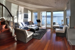 RORBU PREMIUM 3 BEDROOMS, SEA VIEW | Living room - Malangen Resort (Balsfjord)