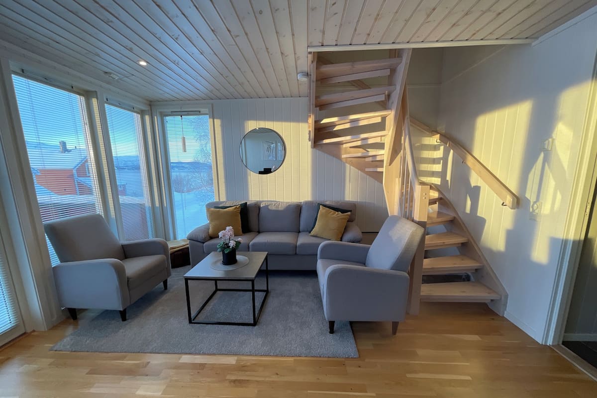 SECOND ROW CABIN, 3 BEDROOMS, SEA VIEW | Oppholdsområde