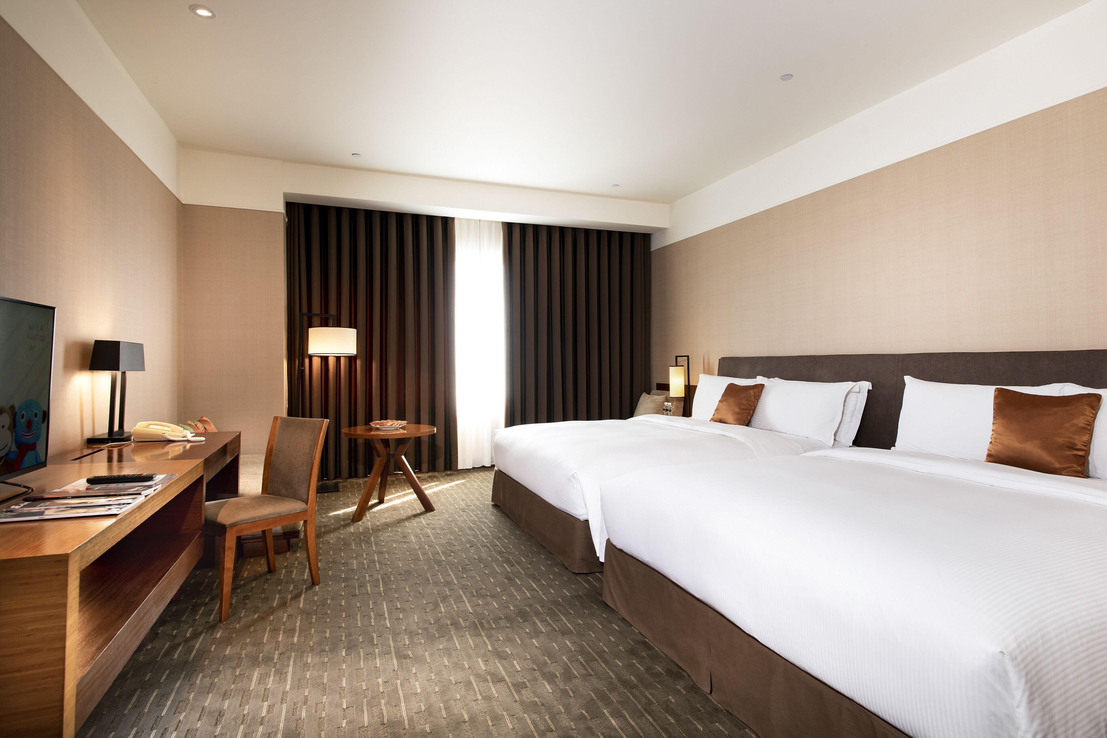 Ropa de cama de alta calidad y minibar 