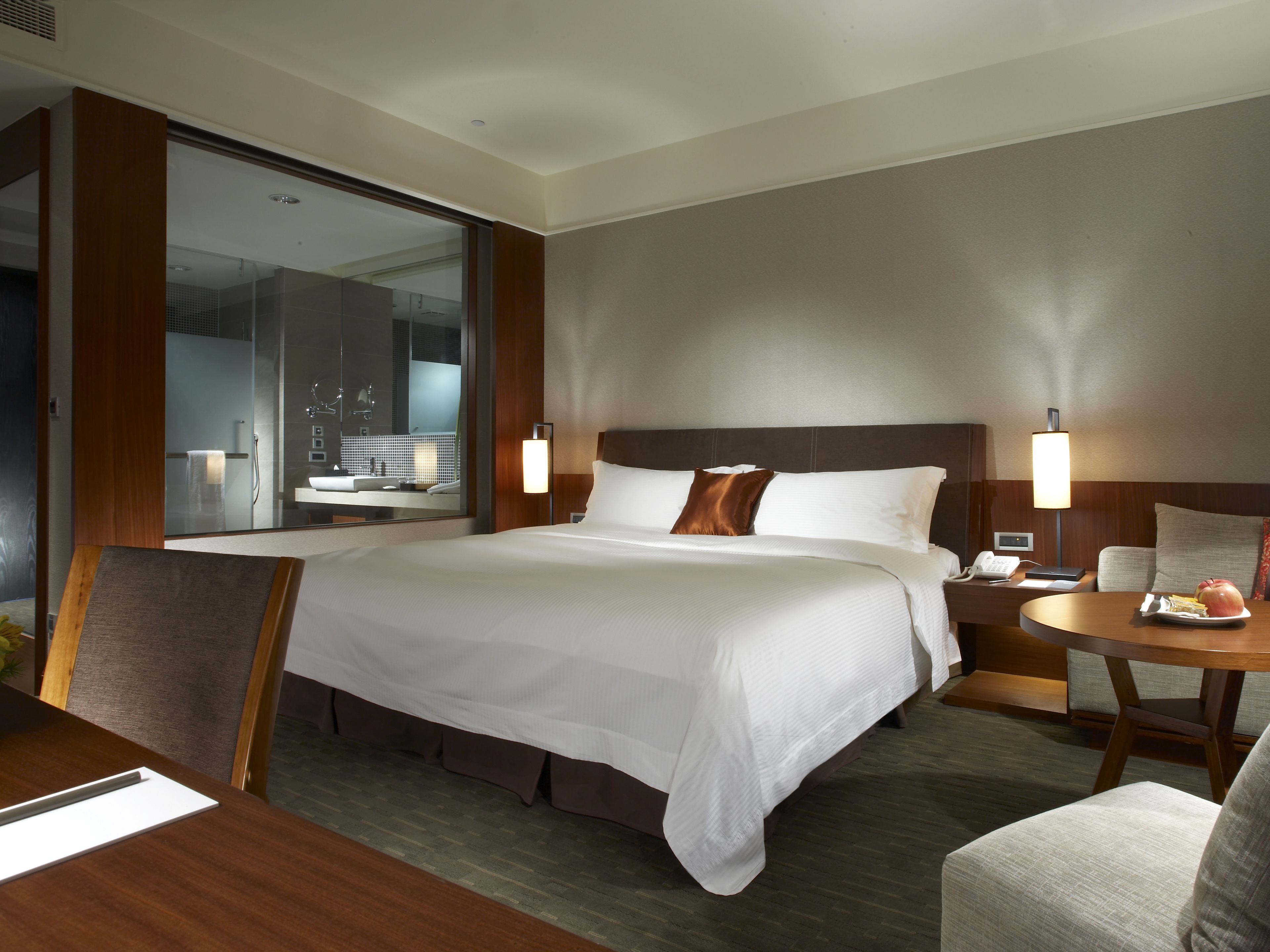 Ropa de cama de alta calidad y minibar 