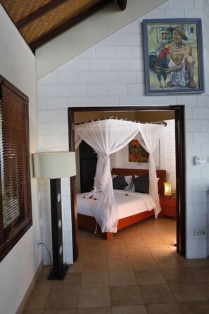 Minibar, in-room safe, desk, iron/ironing board - Lembongan Island Beach Villas (Lembongan Island)