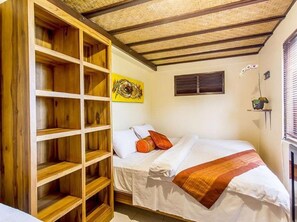 Minibar, in-room safe, desk, iron/ironing board