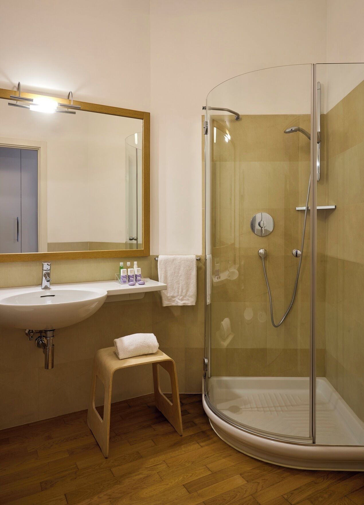 superior double or twin room, sea view, garden area | bathroom | shower, hair dryer, bathrobes, towels