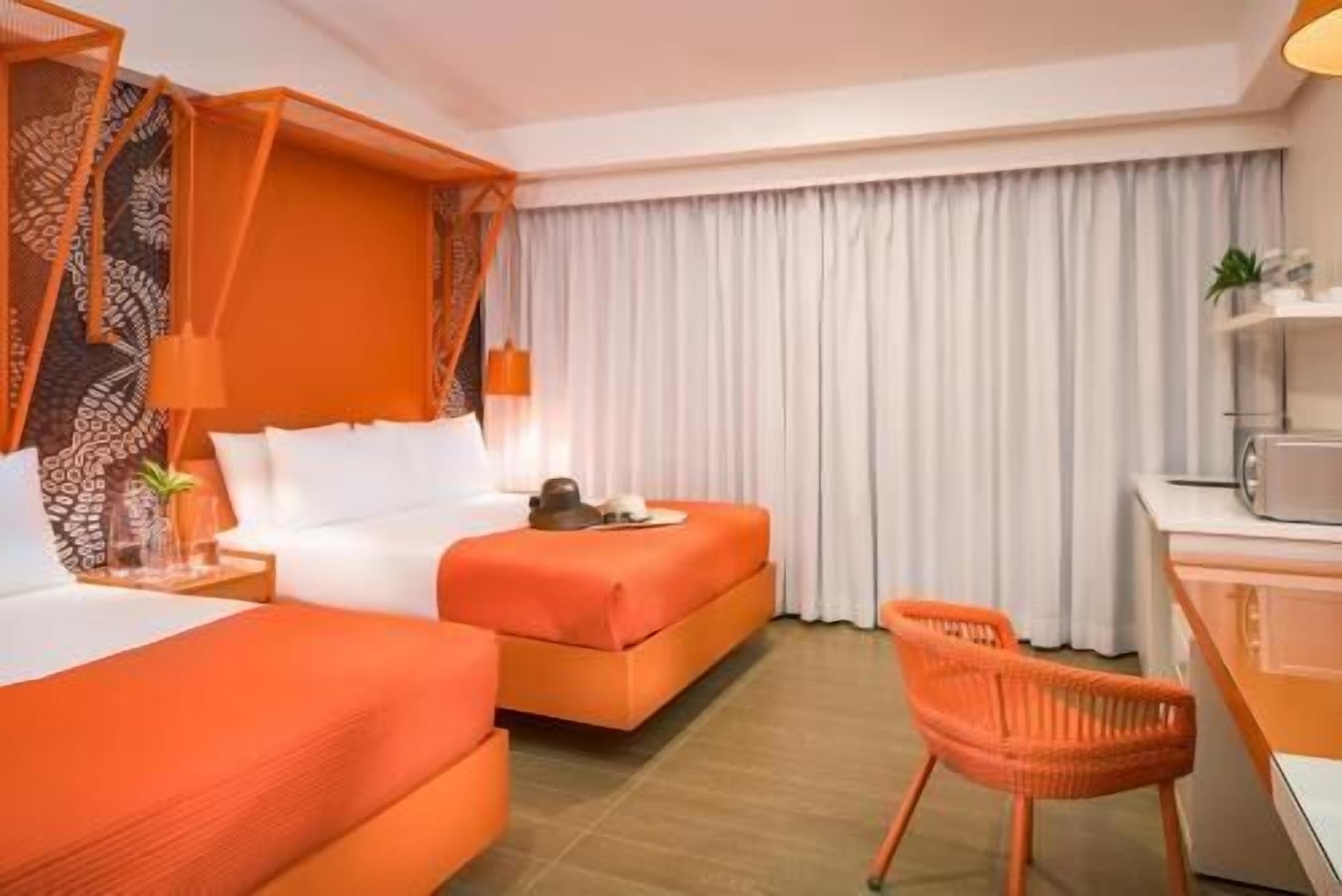 Premium bedding, in-room safe, desk, laptop workspace