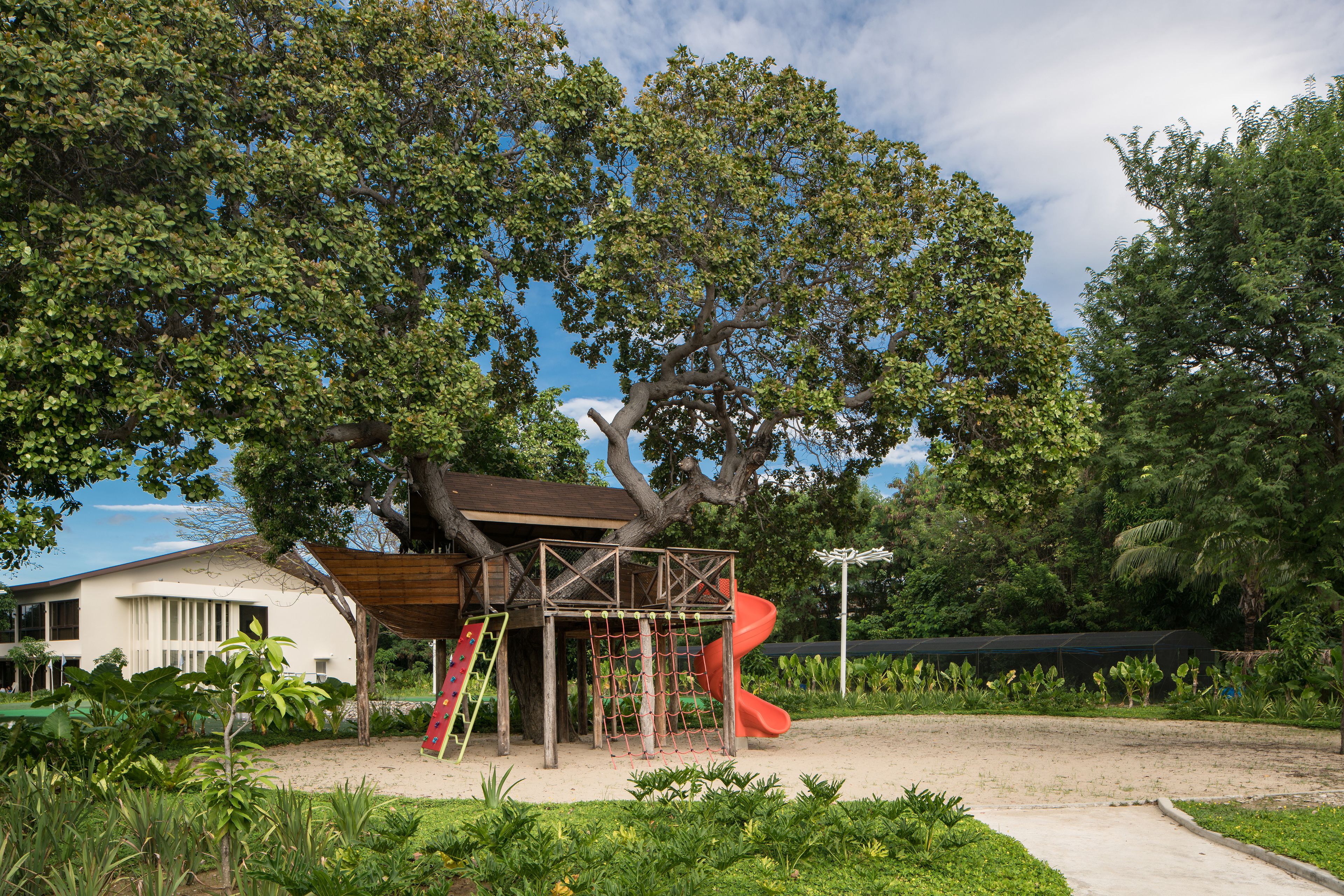 children’s play area – outdoor