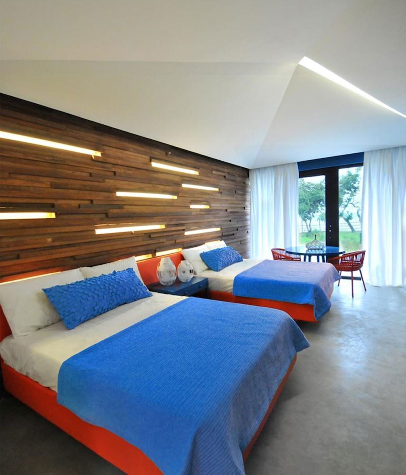 Premium bedding, in-room safe, desk, laptop workspace