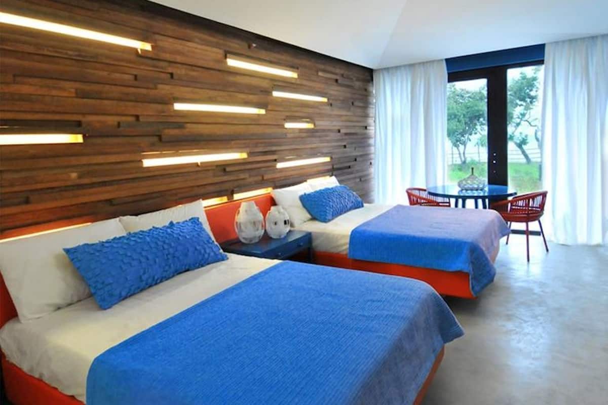 Premium bedding, in-room safe, desk, laptop workspace