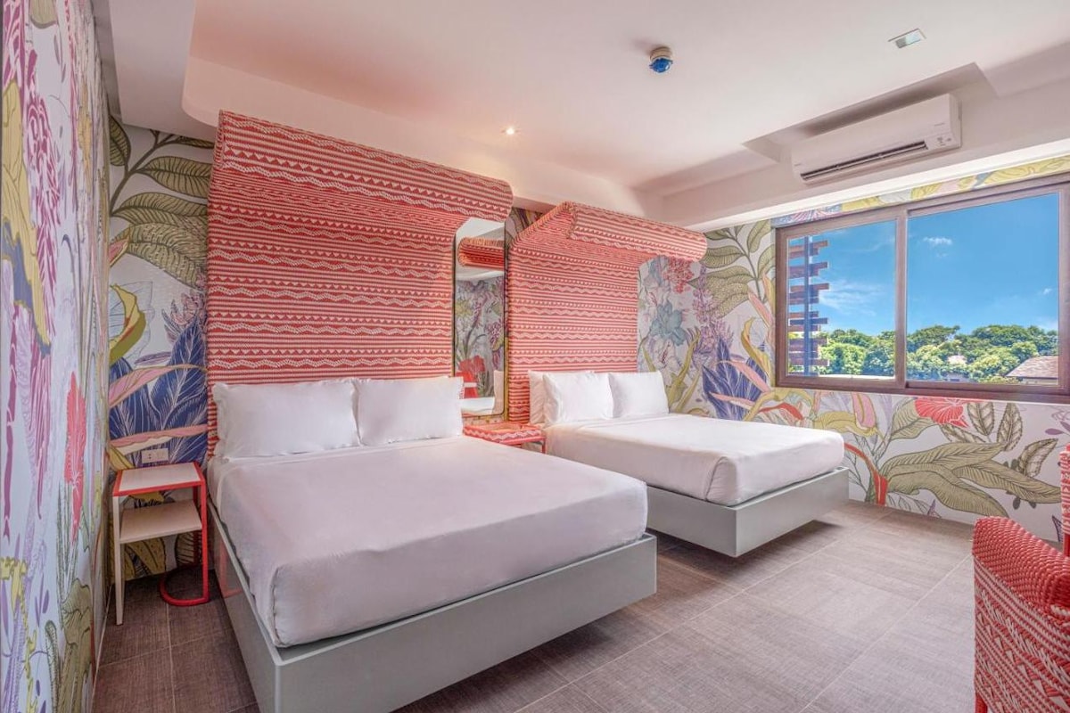 Premium bedding, in-room safe, desk, laptop workspace