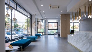A modern lobby with large windows, a reception desk, and seating areas. - Hotel AF Valle Orotava (Puerto de la Cruz)