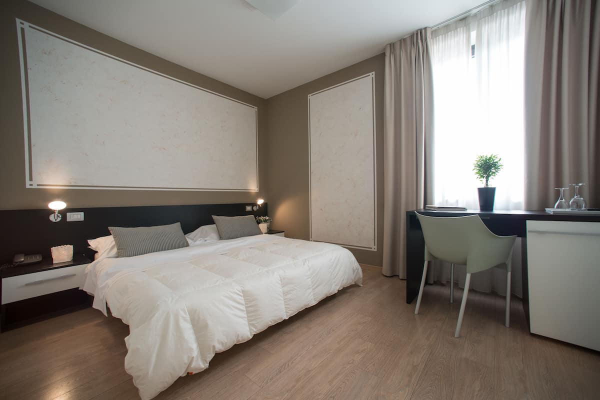 Superior Double Room | Minibar, in-room safe, desk, free cribs/infant beds