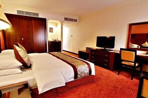 In-room safe, desk, free WiFi - Majan Continental (Muscat)