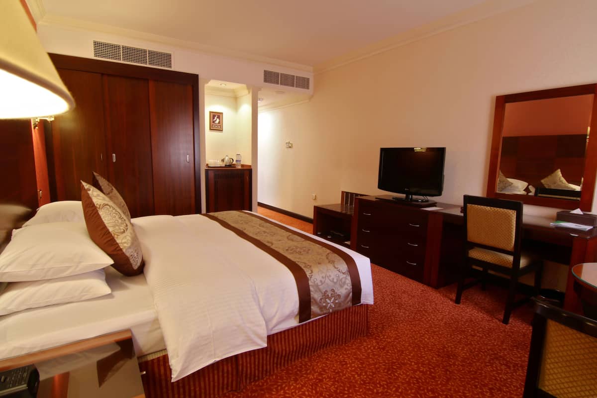 1 Schlafzimmer, Zimmersafe, Schreibtisch, kostenloses WLAN