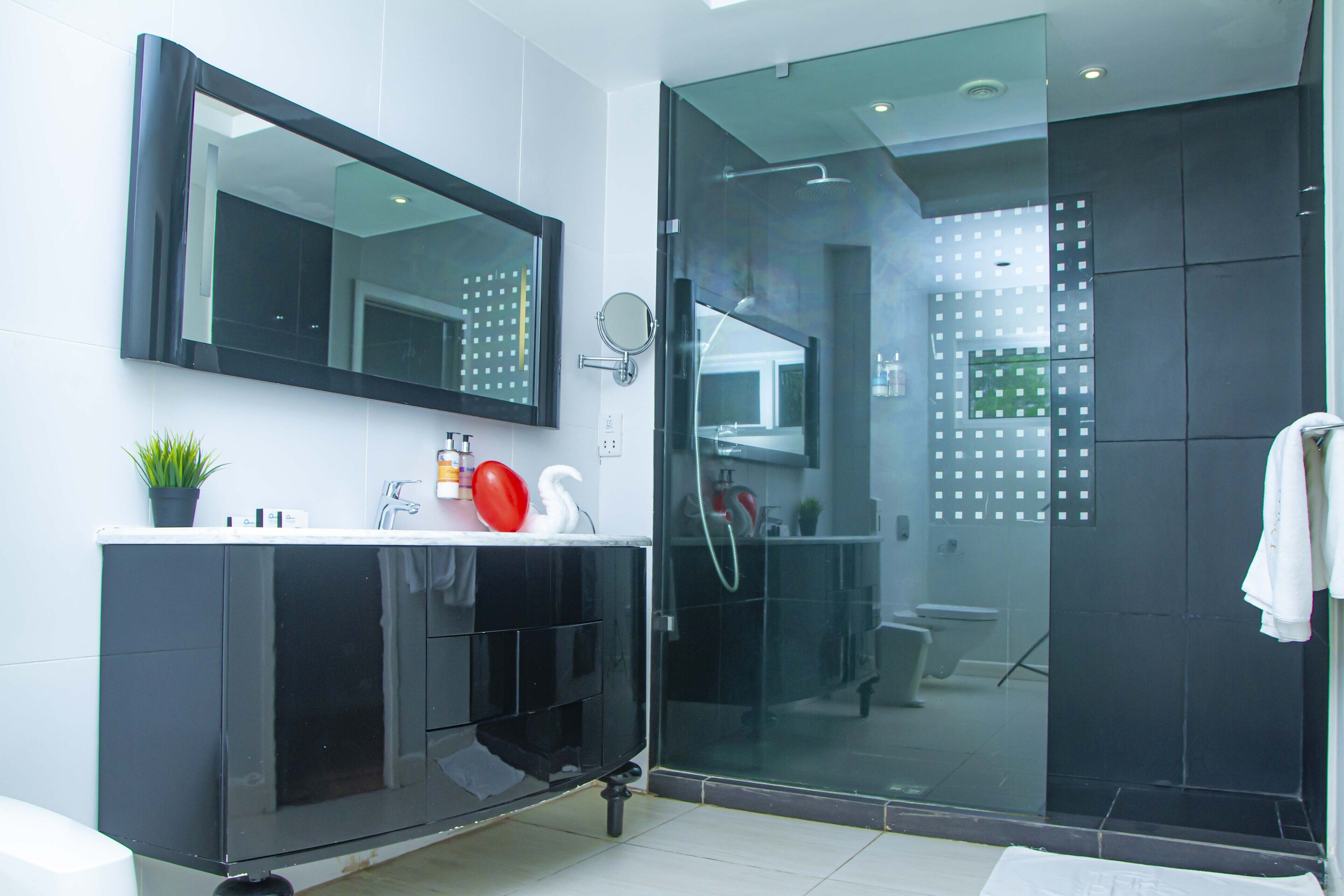 shower, free toiletries, towels