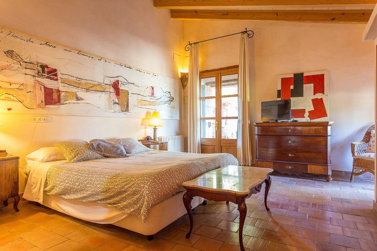 Bureau, lits bébé (gratuits), Wi-Fi gratuit, décoration personnalisée