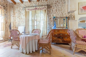 Breakfast area
