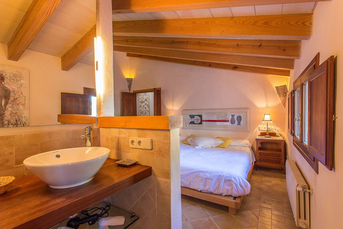 Bureau, lits bébé (gratuits), Wi-Fi gratuit, décoration personnalisée