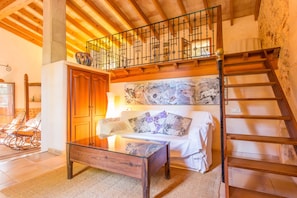 Suite | Decoració individual, mobiliari individual i escriptori