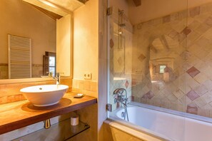 Superior-Doppel- oder -Zweibettzimmer | Badezimmer