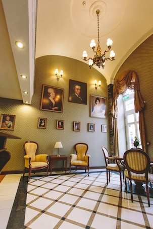 Entrada interior. Mozart Hotel