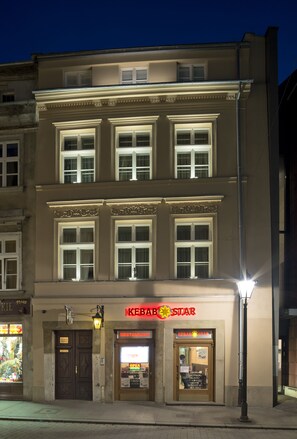 Façade de l’hébergement - soirée/nuit