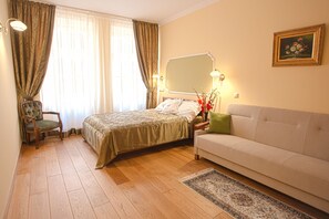 Ropa de cama de alta calidad, caja fuerte, escritorio